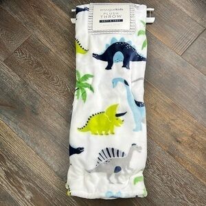 KIDS - Envogue Kids - ‘Dinosaurs’ plush throw. 60” x 70”. NWT.